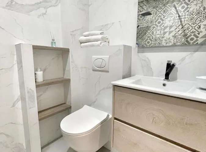 Luna Ensuites Centro مالقة